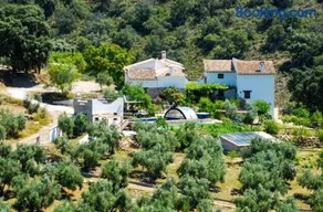 Elegant Villa in Granada with Pool and Garden - Image 2