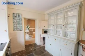 Large clifton one bed flat and parking - Image 5