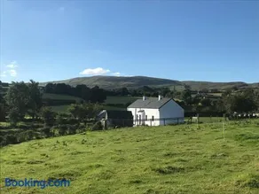 Mournes Family Cottage with Hot Tub - Image 3