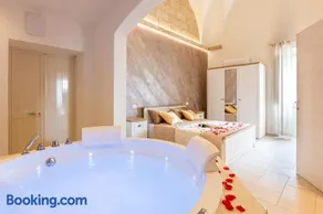 Dimora Libertà Luxury con Vista Piazza E Vasca Idromassaggio In Camera A 15 Minuti dal Mare - Image 4