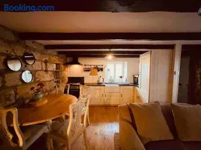 Cosy 400yr old Cottage, Flowergate, Whitby, Sleeps 6 - Image 4
