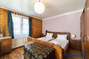 Nerida's-Traditional 3 BR Townhouse-BBQ-View - Image 2