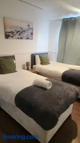LuxeVille I 3BDR l Sleeps 5 I WiFi I Secure Parking l LongTerm Rates Available - Image 2