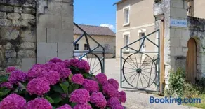 Domaine Les Chauveaux, 3 gites, 26 personnes, 1 salle - Image 1