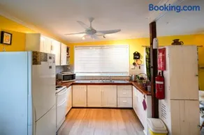 Yellow Cottage - bush and beach - Image 3