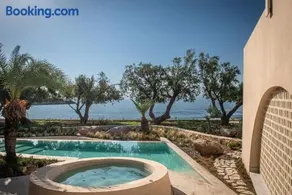The Echo Of The Sea - Beachfront Luxury Villa - Image 2