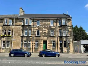 Large 2 bed near Glasgow Airport - Image 4