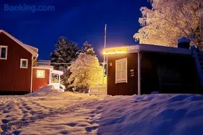 Stuga Viggetjärn Nature & fireplace by the lake - Image 1