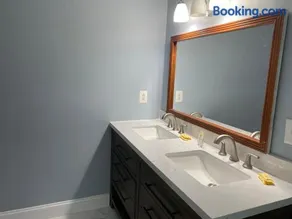 Aire Apartment 3 Bedroom Jersey Shore Premium Beach House - Image 2