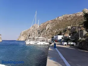 kalymnos Island Rina Vathy fiord house - Image 2