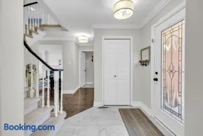 Modern 4BR Family Home with Pool in Whitby - Image 4