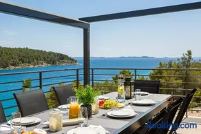 WATERFRONT SEA DREAM VILLA - Image 1