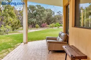 Farm Lake Sauna Retreat Mandurah - Image 3