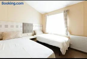 Cousins beach house Three bedroom lodge St Minver - Image 2