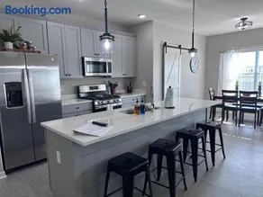 Spacious 3 bed 2 bath with King Master in Sycamore - Image 1