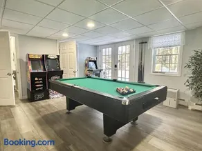5BR Waterfront Hot Tub Kids Playscape Pets Family Compound! - Image 1