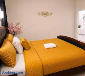 New Luxury King Suite Private Bath 2 Walk-In Closets Fast WiFi - Image 2