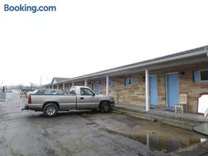LAWRENCEBURG MOTEL - Image 2