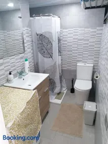 Quiet & Bright Apartment with private garden - Image 2