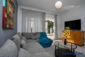 Lovely & Stylish! 3BR Specious Penthouse-Serenity Skyview - Image 3
