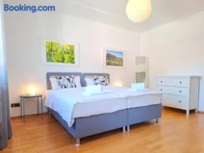 3 BR Wohnung im Haus Frey mit Ausblick, 2 Bäder, Parkplatz, Balkon, Küche - Image 5