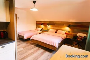 Homestead Lukec Studio Apartments - Archery, BBQ, Escape Room, Kayaking - Image 1