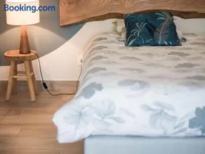 Longère rénovée avec charme, 5 chambres, grand jardin, proche du village, idéale pour 15 pers. - FR-1-410-355 - Image 4