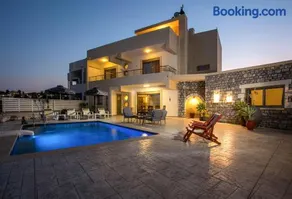 Des & Coo Luxury Villa with Private Pool - Image 2
