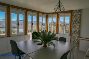 Beachfront Surf & Holiday House, Charming & Quiet - Image 5