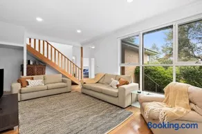 Matching Green on The Parade - perfect location! - Image 3