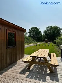 La Feuille - Cabane isolée avec vue sur étang, terrasse privée & pêche - Image 5