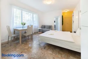 MiaCasaStay Lago Maggiore, 5-Min Walk to Lake, 24 Self Check-in - Image 3