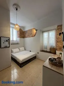 Sole e Mare Boutique Rooms - Image 1