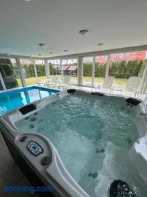 AH-Corso Wellness Panorama Apartman - Image 1