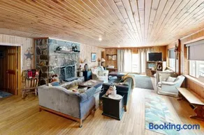 Justin Lake Lodge - Image 1