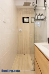 Stylish 1BR Near CBD - Sydney Uni - Walk to Markets & Cafes - Image 2