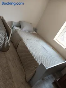 Appartement calme, emplacement stratégique, proche de toutes commodités, de l'autoroute, valenciennes, lille, Belgique, wifi, Netflix, parking Gratuits, lave linge, sèche linge - Image 3