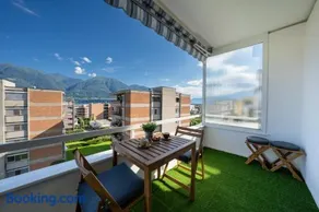 Renovated Lake View Apt with AirCon - Image 1