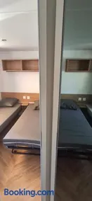 Mobilheim mit beheiztem Pool und Terrasse - Image 2