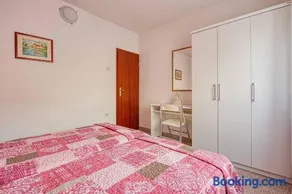 Apartment Marina 1 with shared pool - Image 5
