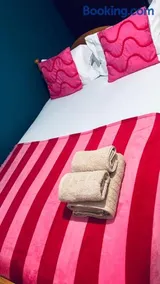 'Sun Nest' Spacious home Sleep upto 6 Guests Near Town and George Eliot Hospital Nuneaton - Image 4