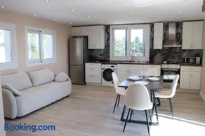Zeus Cosmos Apartments - Image 3