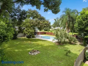 Resort-style home with a Heated Pool and a Huge Gated Yard - Image 5
