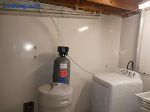Budget Stay In Heart of Waterloo-Free Wifi-Parking - Image 2