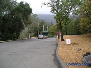 Russian River Camping Resort Studio Cabin 4 - Image 2