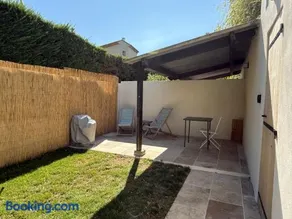 Charming studio with private terrace - Image 4