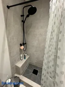 Luxury Studio Flat with garden - Image 3