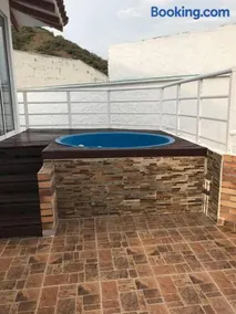 Linda casa con jacuzzi - Image 2