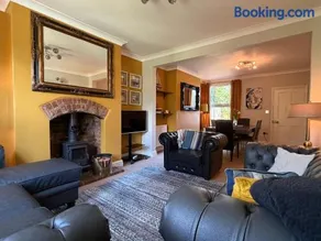 Smart & Comfortable 3-bedroom Victorian house - Image 3