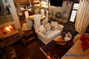 Charming 3-storey Loft with fireplace - Image 4